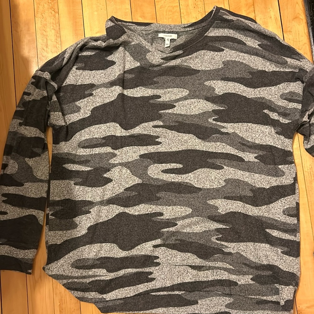 Maurices size XXL grey camo sweater super soft